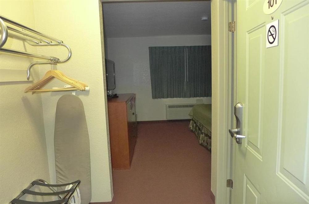 グッド ナイト イン フリーモント 部屋 写真